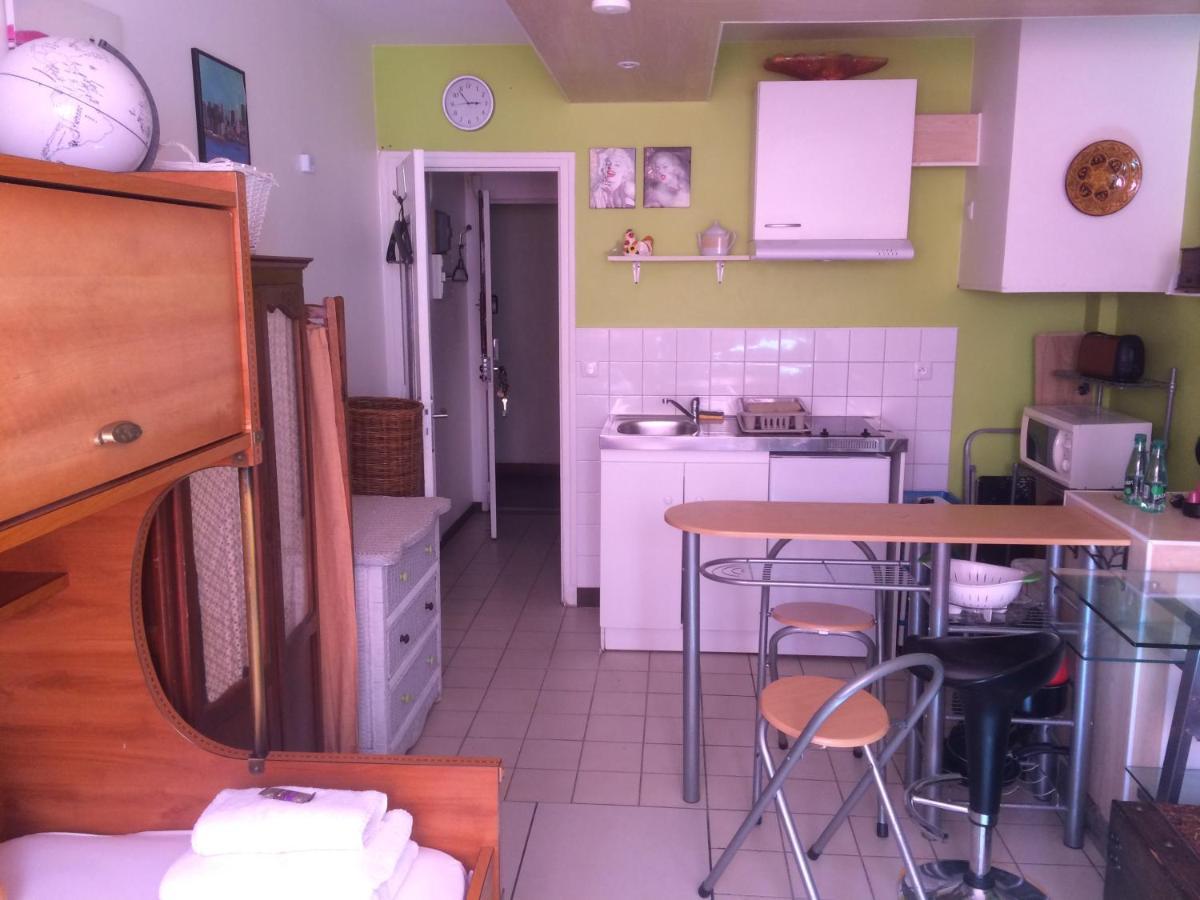 Studio Pigalle De 25 M2 - 2 Lits Simples Type Gigogne Pour 2 Personnes - Coeur Touristique De Paris - 2 Minutes De La Station Metro Pigalle ,Petit Train Vers La Butte Montmartre-Cabarets Moulin Rouge,Chez Michou-Restaurants Bouillon Pigalle,Berliner Exterior photo