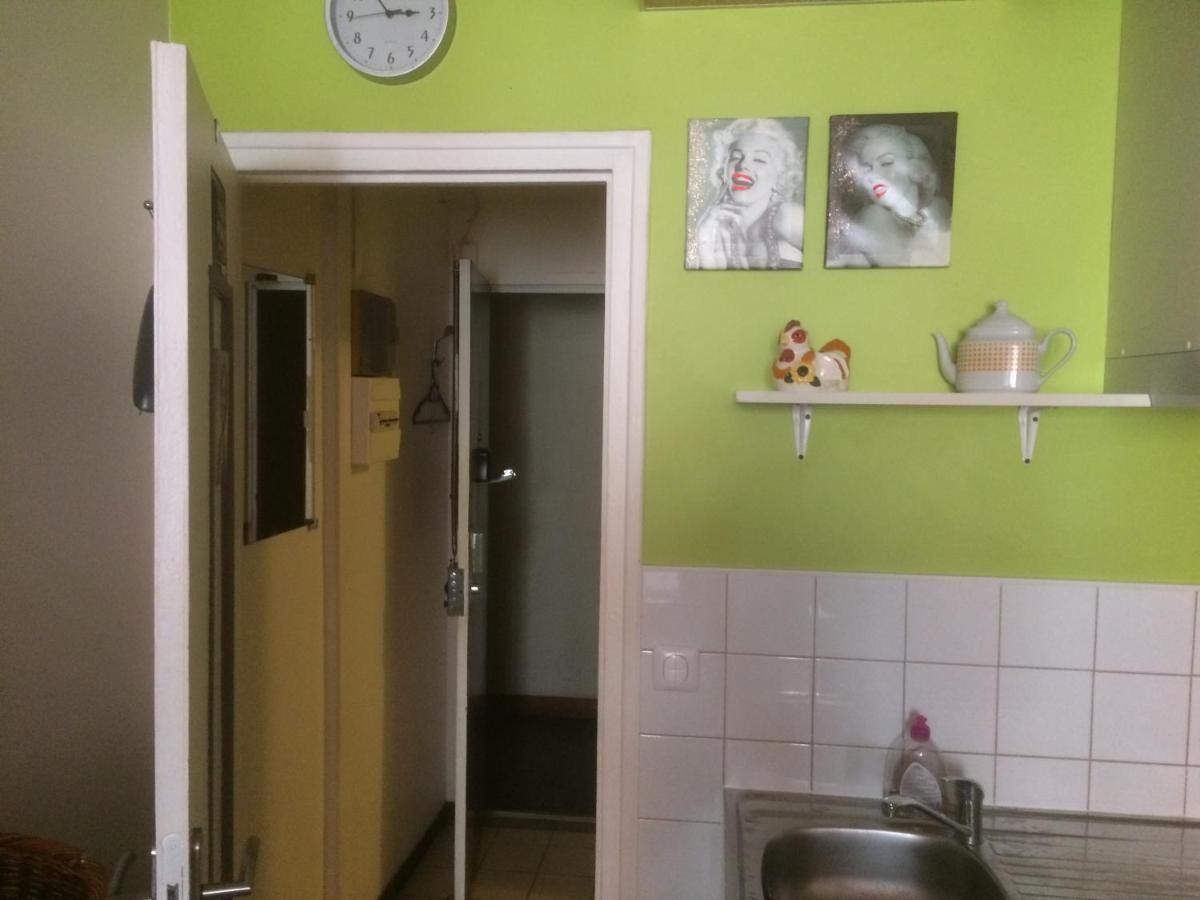 Studio Pigalle De 25 M2 - 2 Lits Simples Type Gigogne Pour 2 Personnes - Coeur Touristique De Paris - 2 Minutes De La Station Metro Pigalle ,Petit Train Vers La Butte Montmartre-Cabarets Moulin Rouge,Chez Michou-Restaurants Bouillon Pigalle,Berliner Exterior photo