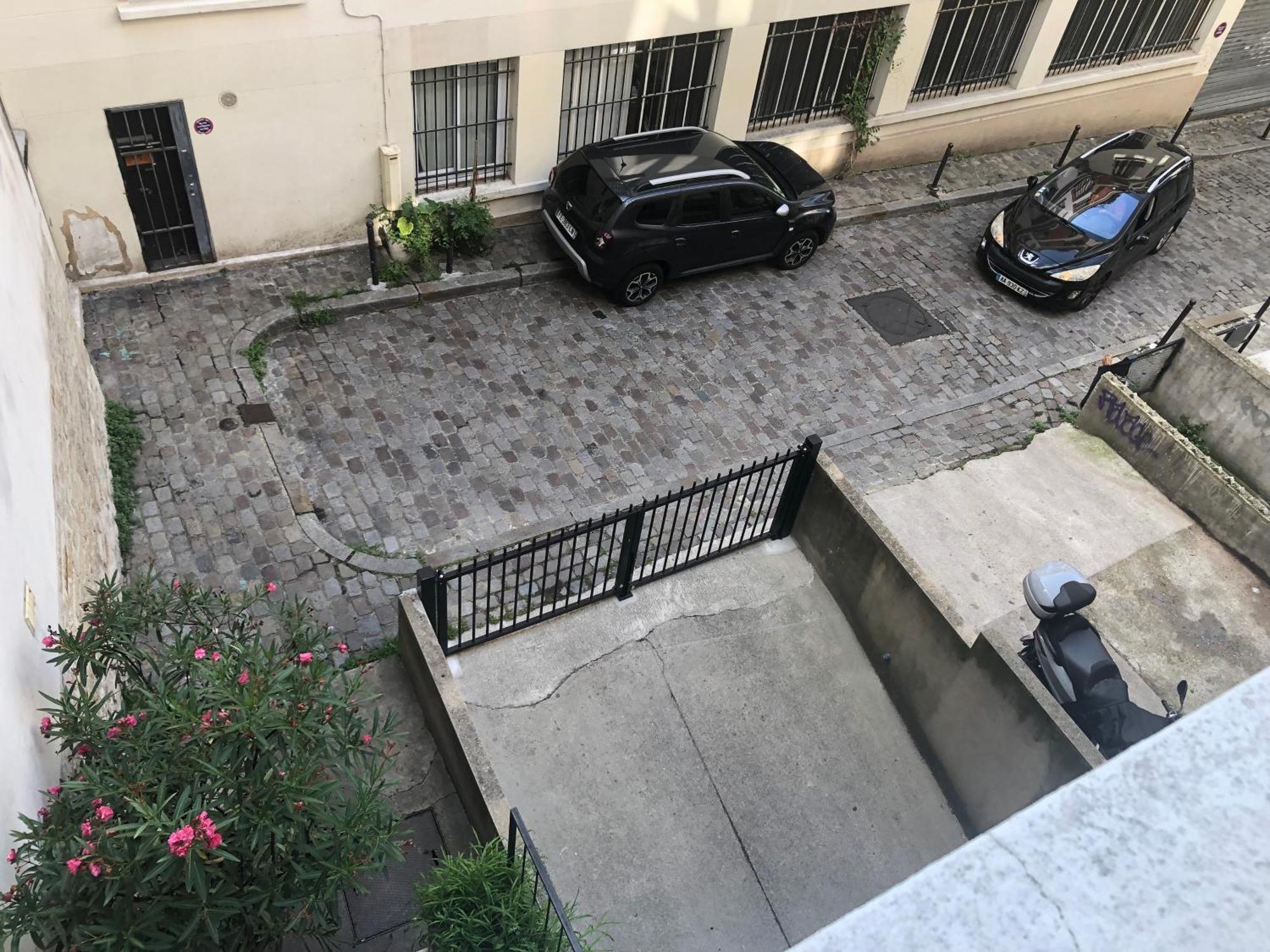Studio Pigalle De 25 M2 - 2 Lits Simples Type Gigogne Pour 2 Personnes - Coeur Touristique De Paris - 2 Minutes De La Station Metro Pigalle ,Petit Train Vers La Butte Montmartre-Cabarets Moulin Rouge,Chez Michou-Restaurants Bouillon Pigalle,Berliner Exterior photo