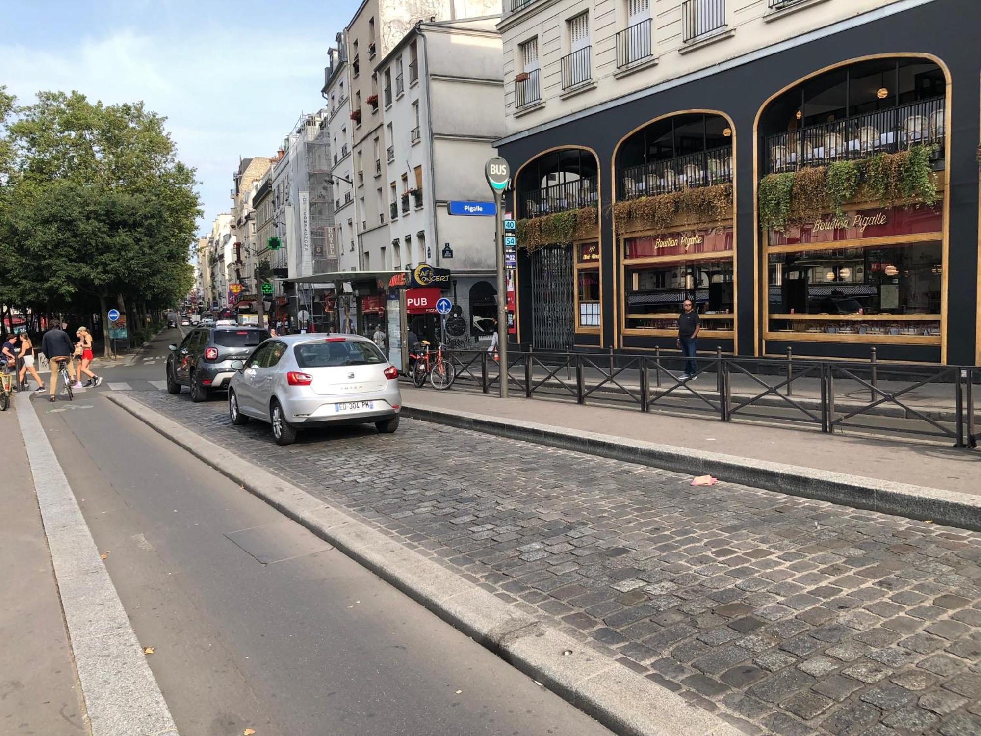 Studio Pigalle De 25 M2 - 2 Lits Simples Type Gigogne Pour 2 Personnes - Coeur Touristique De Paris - 2 Minutes De La Station Metro Pigalle ,Petit Train Vers La Butte Montmartre-Cabarets Moulin Rouge,Chez Michou-Restaurants Bouillon Pigalle,Berliner Exterior photo