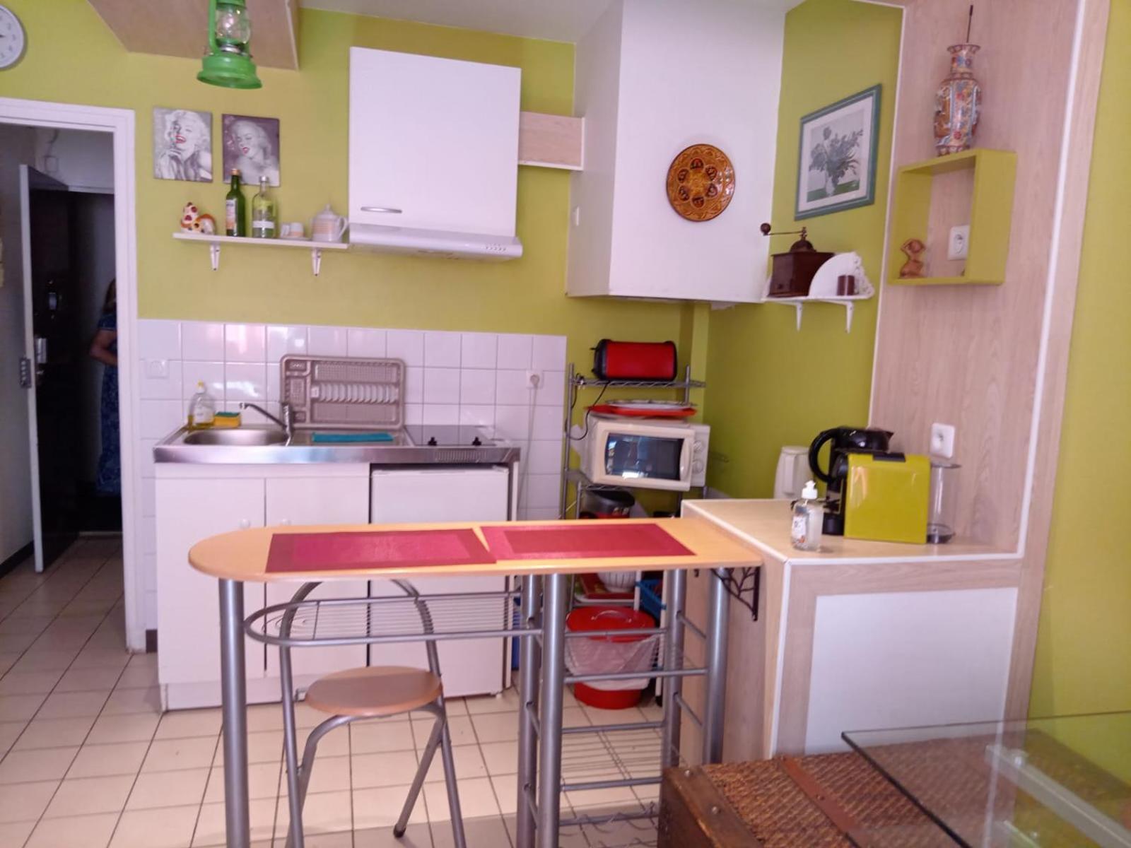 Studio Pigalle De 25 M2 - 2 Lits Simples Type Gigogne Pour 2 Personnes - Coeur Touristique De Paris - 2 Minutes De La Station Metro Pigalle ,Petit Train Vers La Butte Montmartre-Cabarets Moulin Rouge,Chez Michou-Restaurants Bouillon Pigalle,Berliner Exterior photo