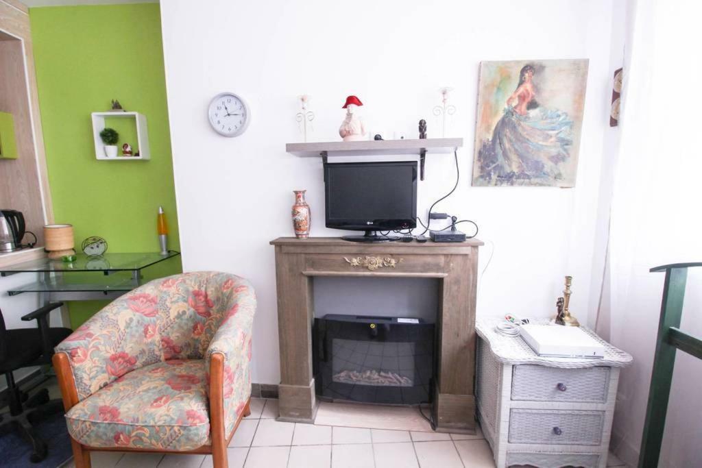 Studio Pigalle De 25 M2 - 2 Lits Simples Type Gigogne Pour 2 Personnes - Coeur Touristique De Paris - 2 Minutes De La Station Metro Pigalle ,Petit Train Vers La Butte Montmartre-Cabarets Moulin Rouge,Chez Michou-Restaurants Bouillon Pigalle,Berliner Exterior photo